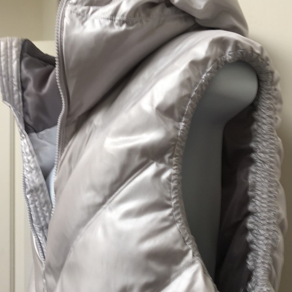 COPY - Jacket light gray sleeveless. Great look. SizeL. Hood . Zipper down& poc… - Picture 3 of 9